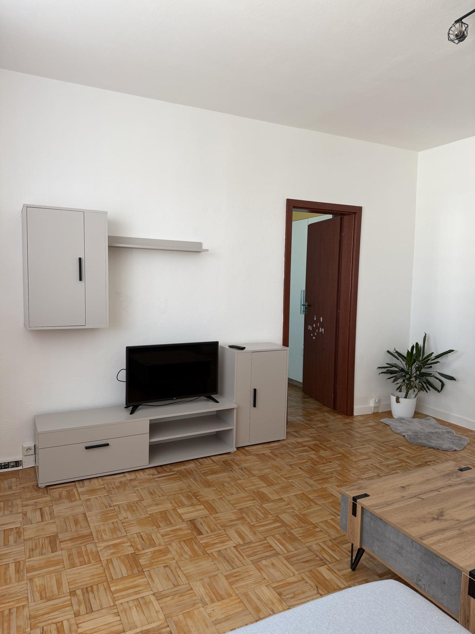 🏡 3-IZBOVÝ BYT NA PRENÁJOM – PREŠOV, SEKČOV