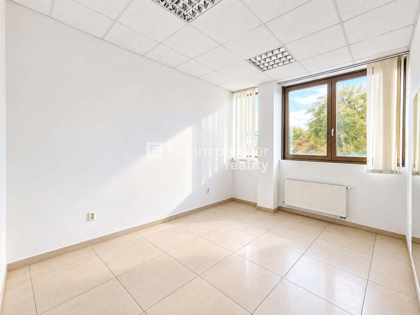 PRENÁJOM PRIESTORU V TOPOĽNÍKOCH – 88,5 m² – fotka 2