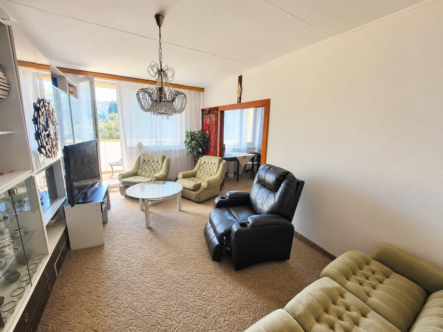 3-IZBOVÝ PRAŽSKÝ BYT S VEĽKOU LODŽIOU/ NAD JAZEROM/  KOŠICE