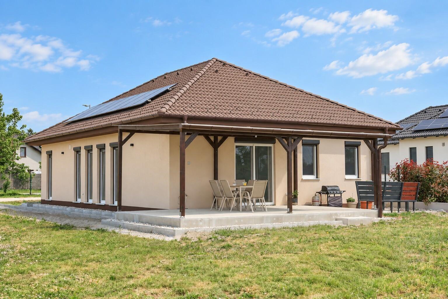 Moderný 4 izbový rodinný dom | Štýlový interiér | Krytá terasa | Dunasziget pri Rajke – fotka 2