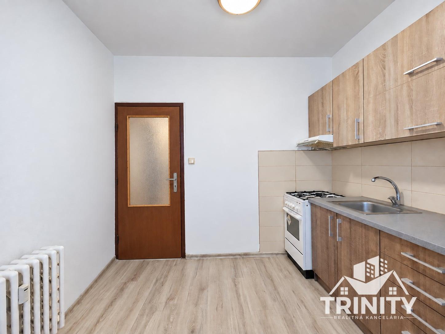 Na prenájom 2-izbový byt s balkónom na MDŽ v Šuranoch – fotka 2