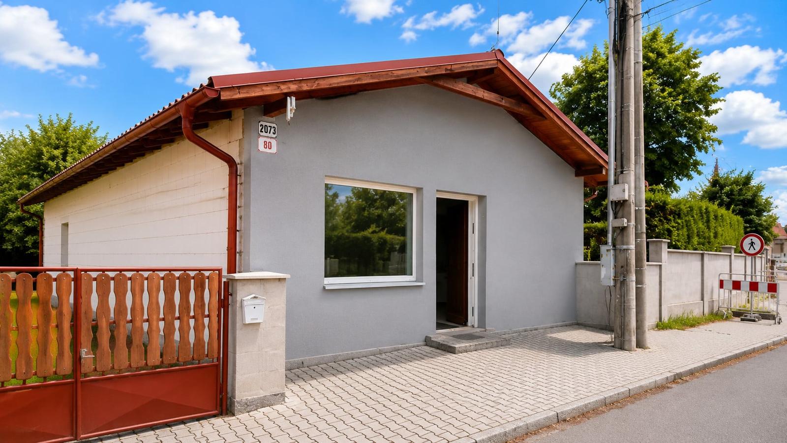 TARGETreal  ponúka na predaj samostatný prevádzkový priestor blízko centra Turčianskych Teplíc – ambulancia, služby, kancelária alebo predajňa