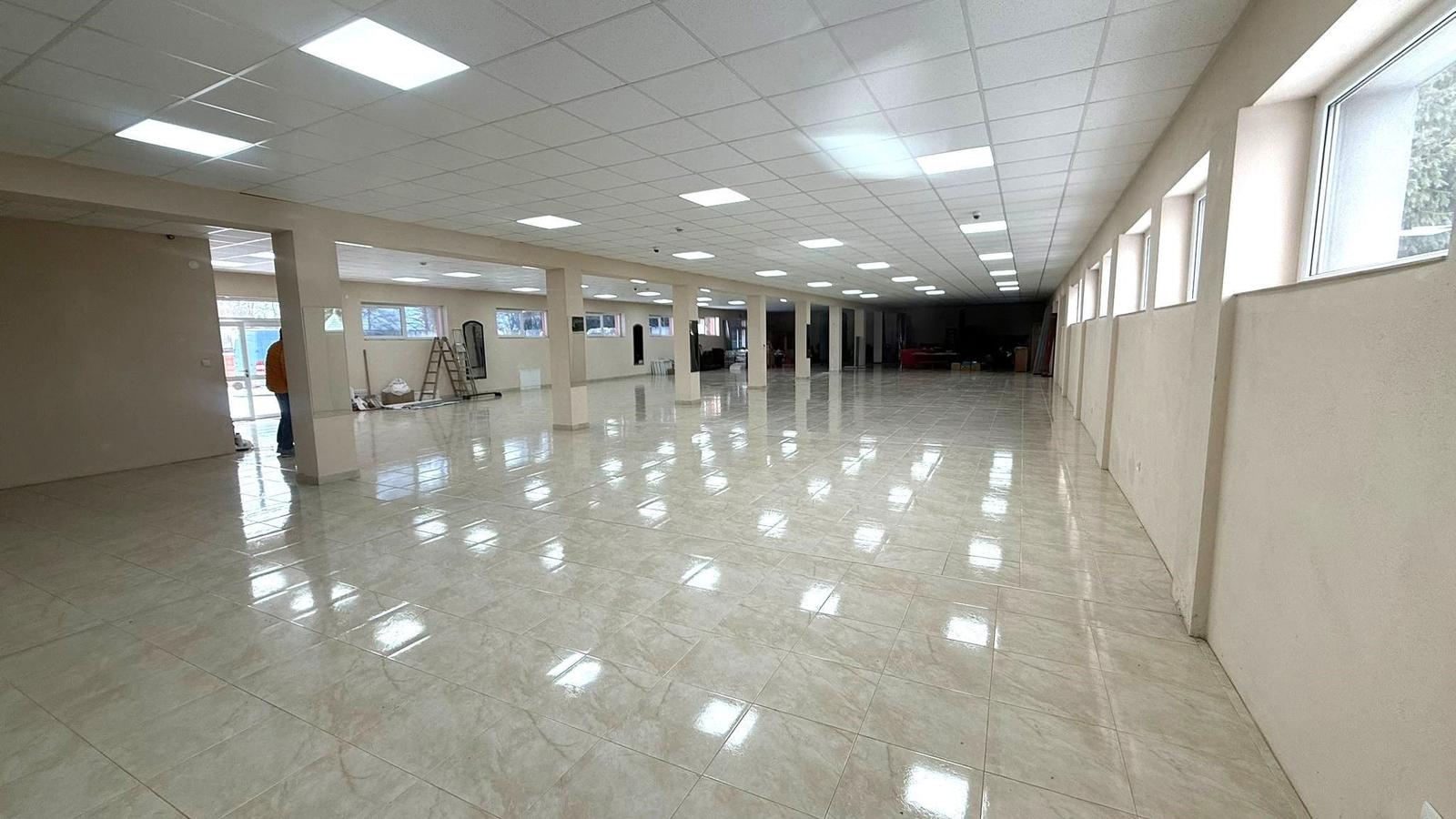 Na predaj komerčný objekt s výbornou dostupnosťou – sklad, showroom alebo predajná plocha (Diviaky, Turčianske Teplice) – fotka 2