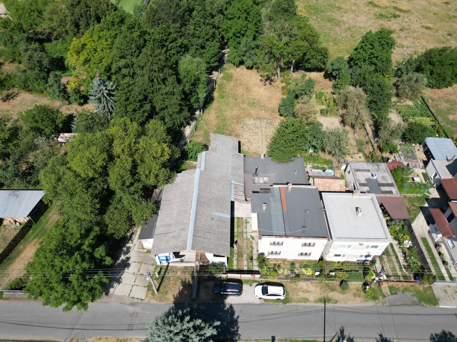 TARGETreal | NA PREDAJ: Rodinný dom s halou na pozemku 1 485 m² - priestor pre bývanie aj podnikanie – fotka 2
