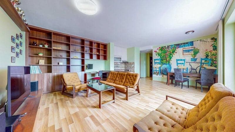 PRIESTRANNÝ 2-IZBOVÝ BYT S VEĽKÝM ZASTREŠENÝM BALKÓNOM – FONČORDA, WOLKEROVA ULICA