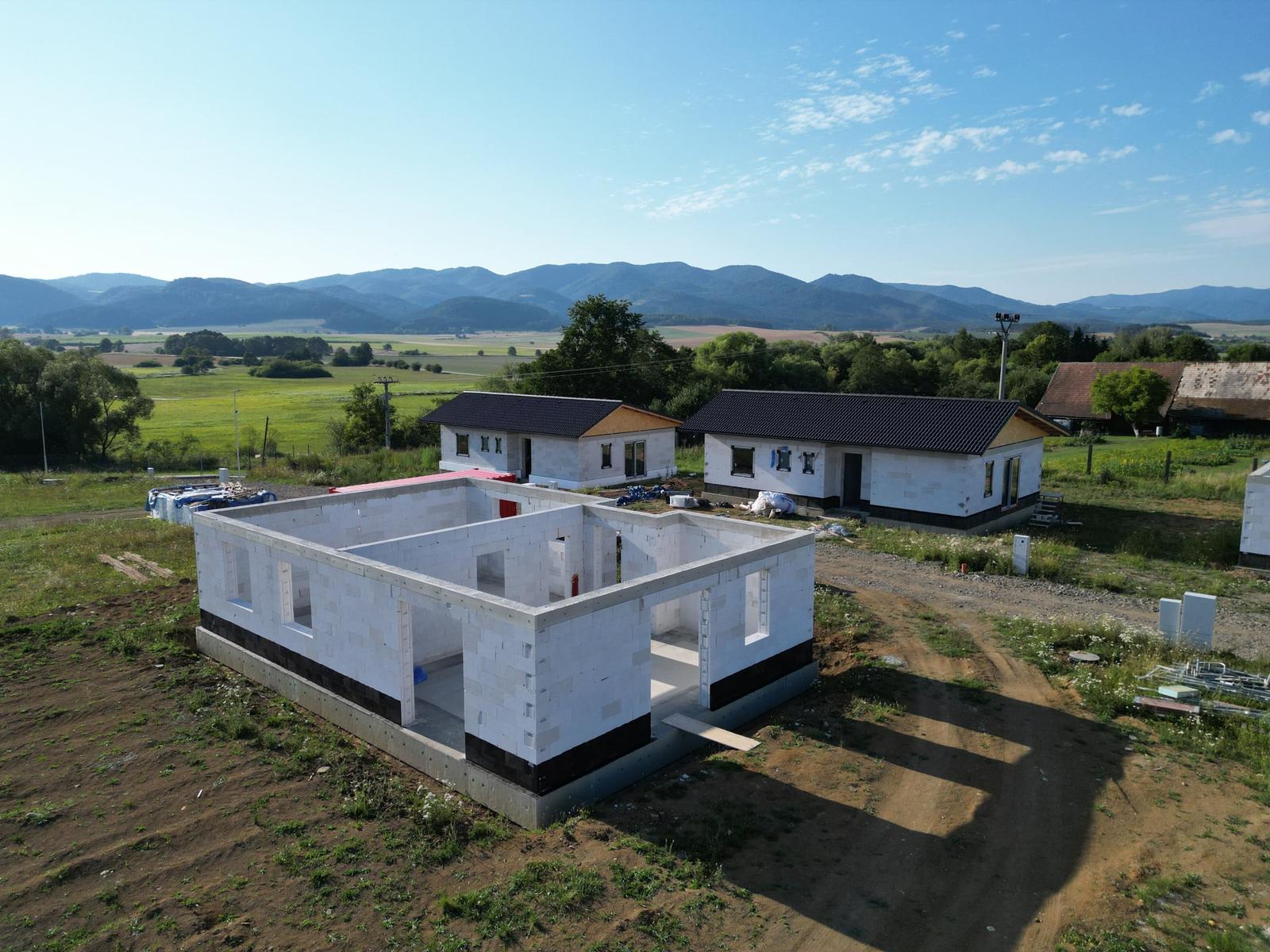 Novostavba 4-izbového bungalovu s terasou, podlahové kúrenie | Ivančiná pri T. Tepliciach