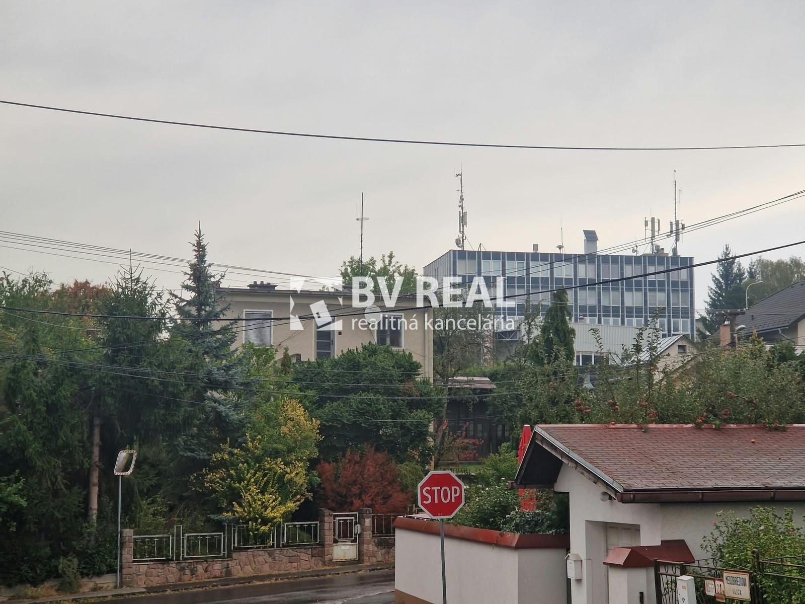BV REAL Na predaj rodinný dom s garážou Prievidza FM2528