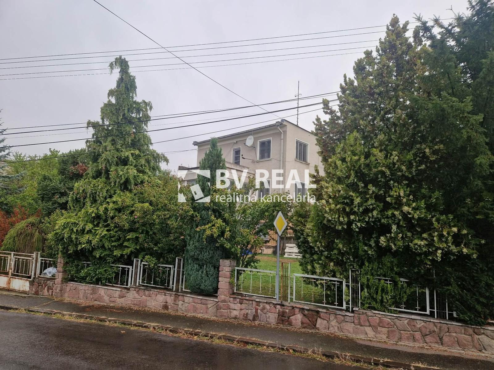 BV REAL Na predaj rodinný dom s garážou Prievidza FM2528 – fotka 2