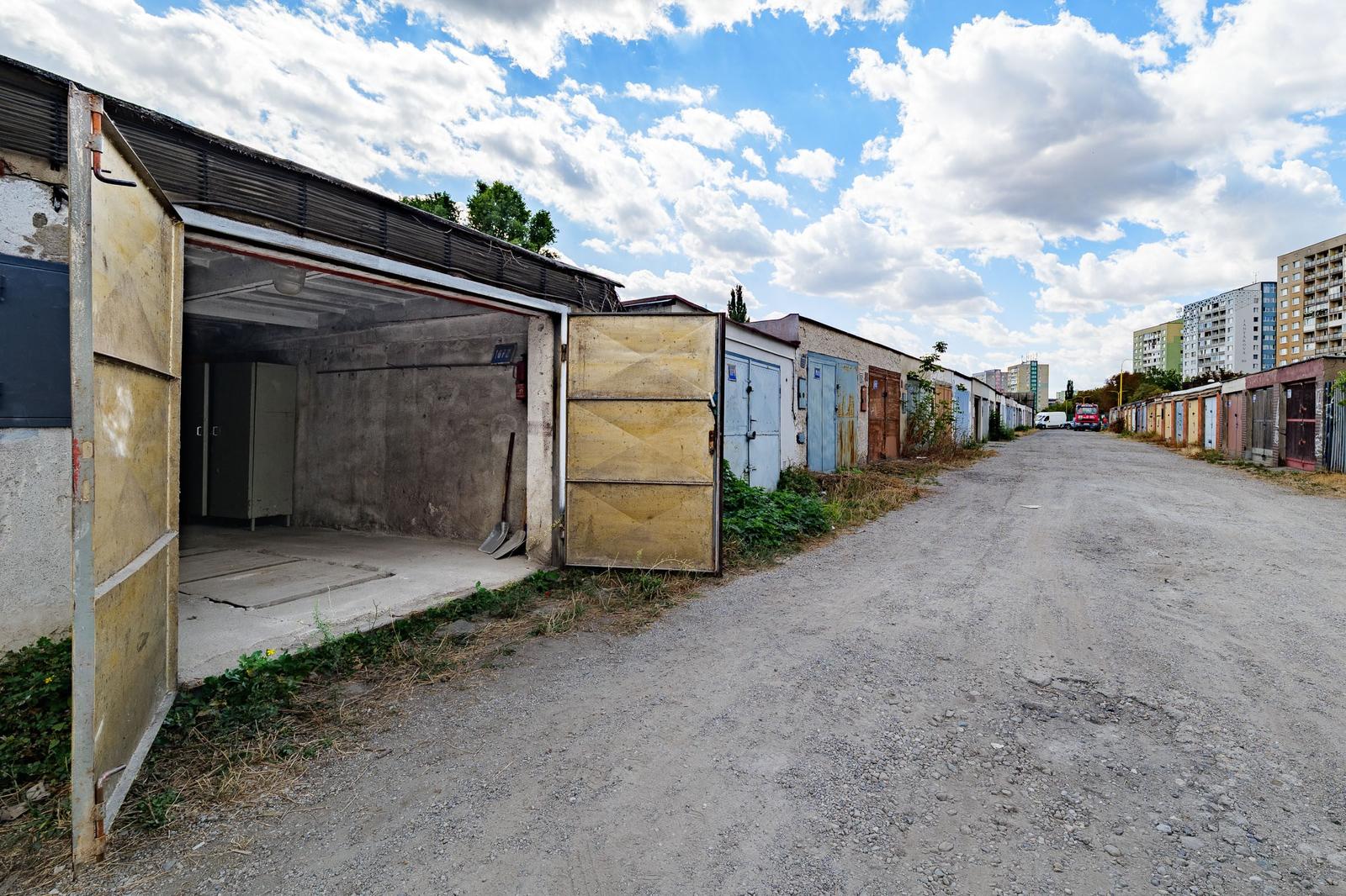 Garáž, v blízkosti Jantárovej ulice, Košice