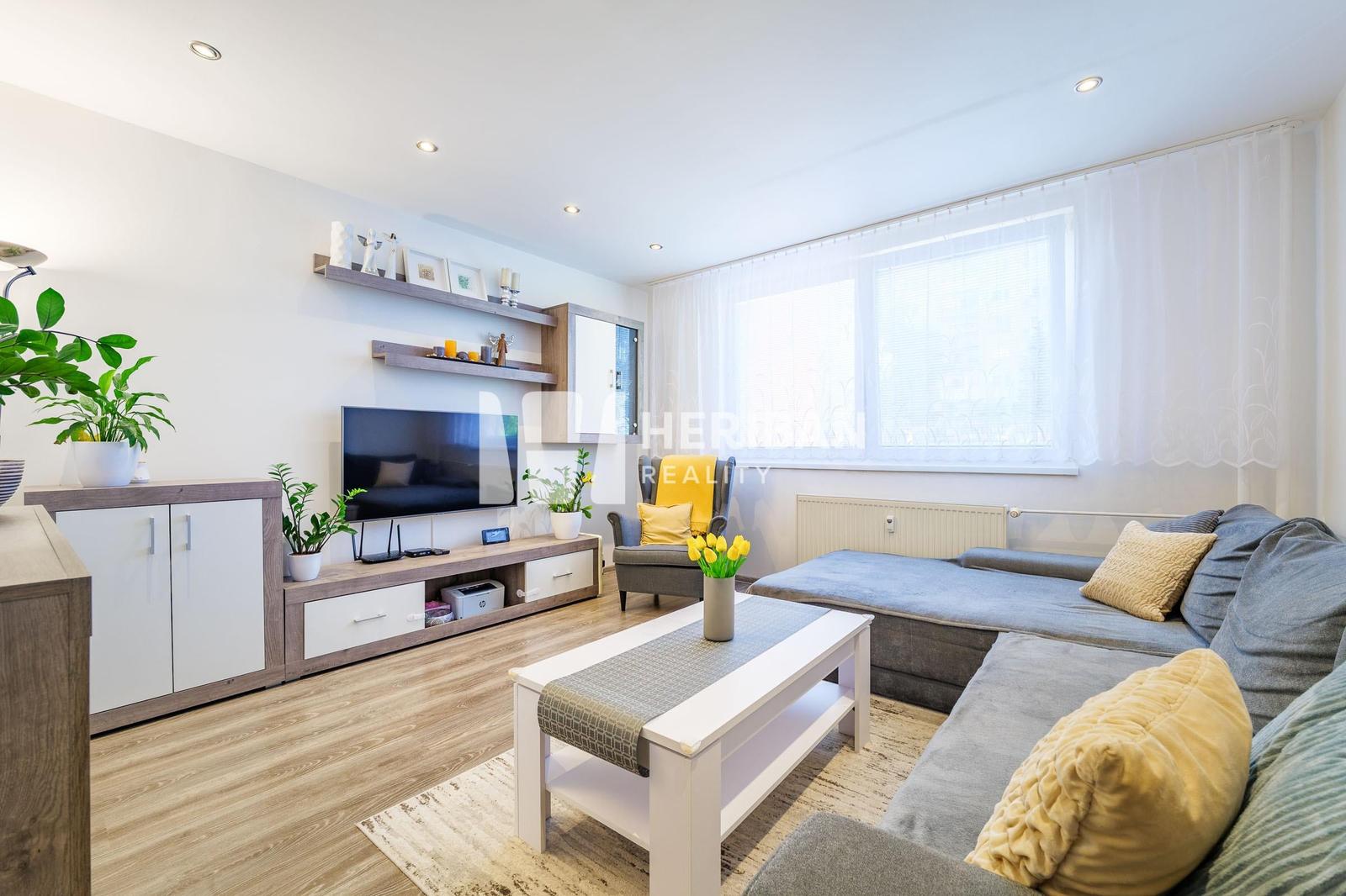 2-izb.byt s logiou, 50m2, rekonštr.,Titogradská ul, KE- KVP