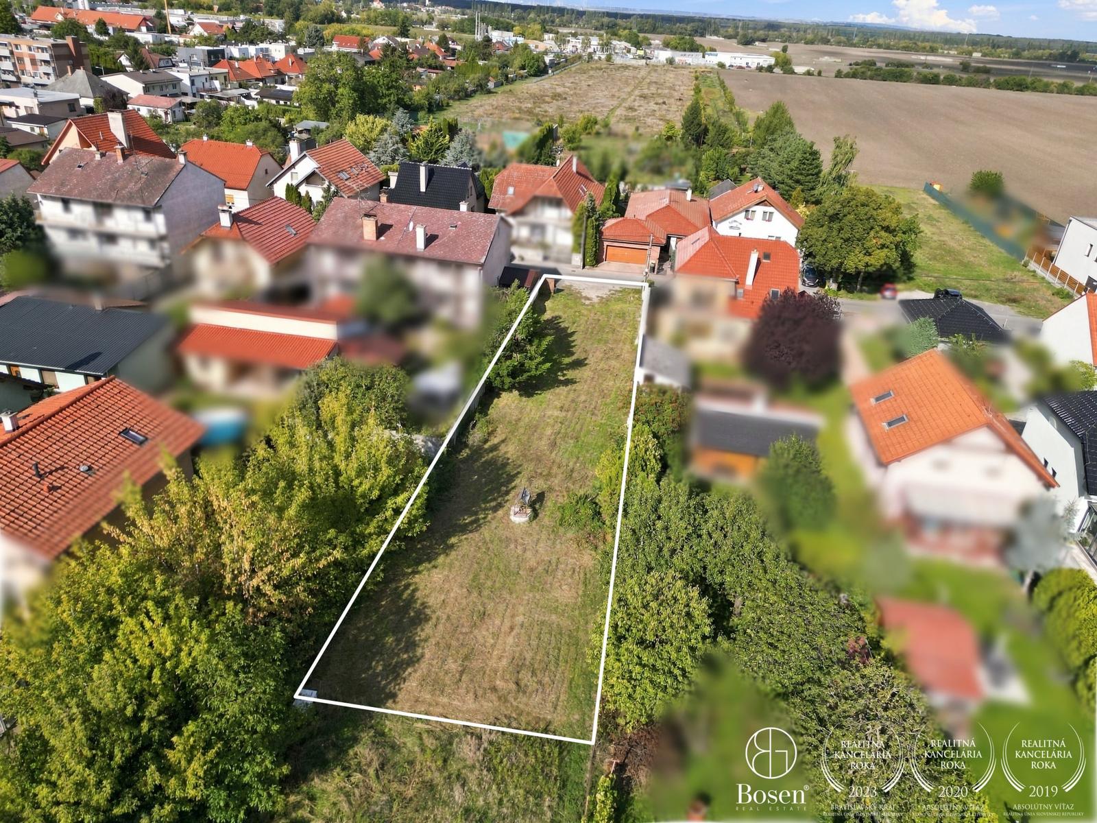 BOSEN | Stavebný pozemok s vybudovanými prípojkami IS a s projektom-ul. J. Kubinu, Malacky – fotka 2