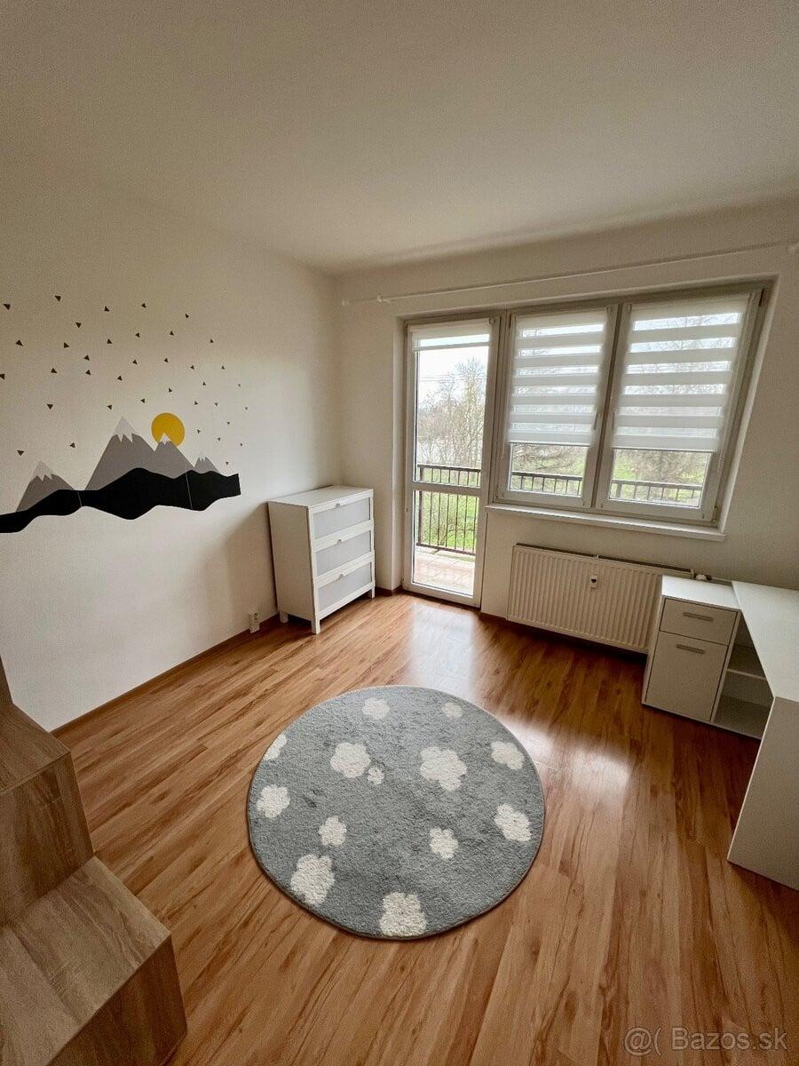 🌿 BÝVANIE PRI ZELENI NA TERASE – ZARIADENÝ 3-IZBOVÝ BYT S BALKÓNOM