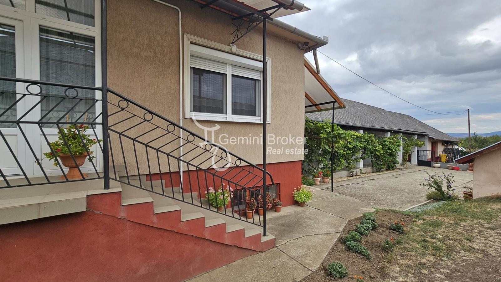 Forro - 3 izbový RD, výborný stav, 0,5ha pozemok,  dva domy na pozemku