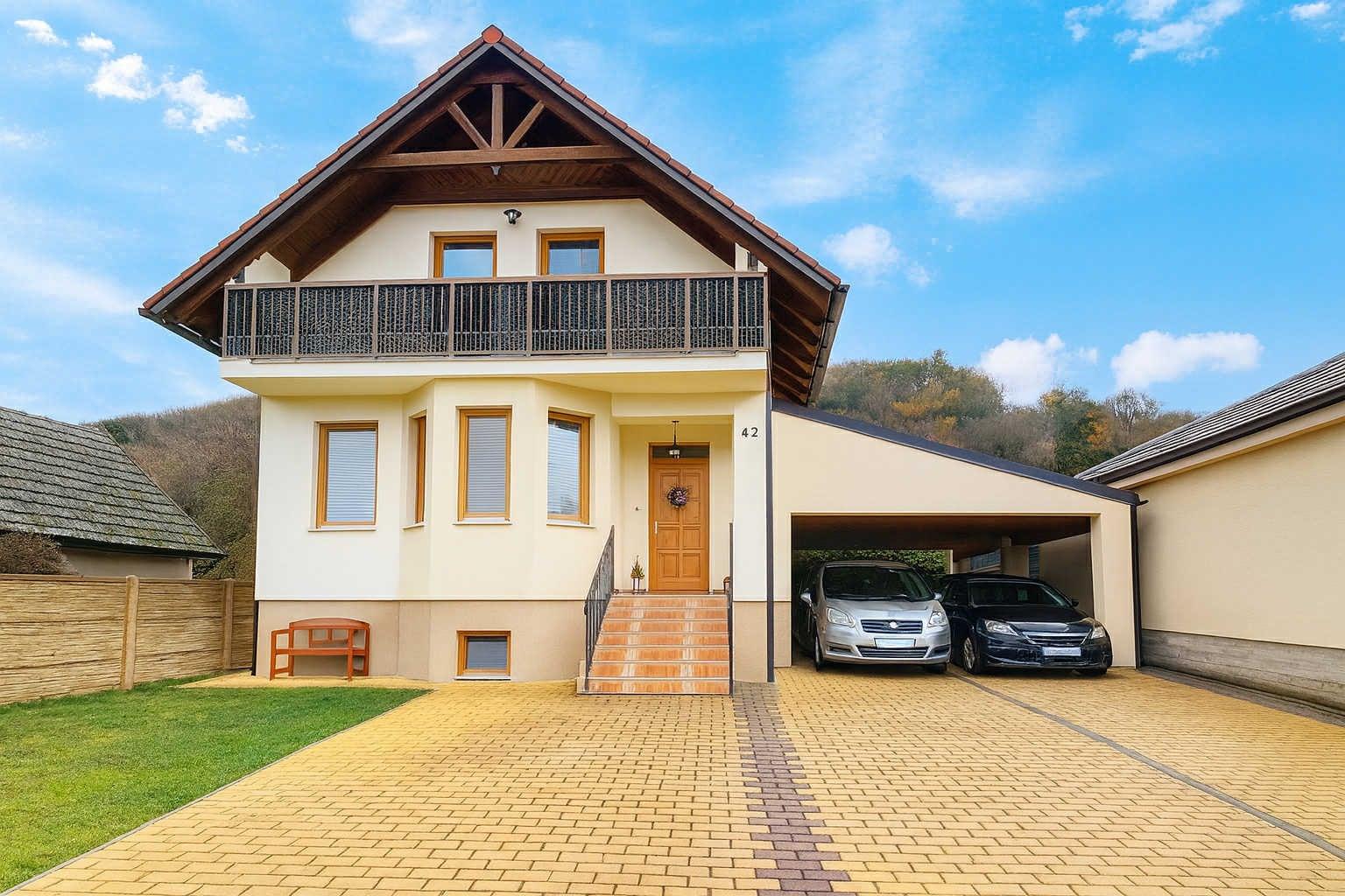 PREDAJ priestranný 4-izbový rodinný dom, Sokolovce