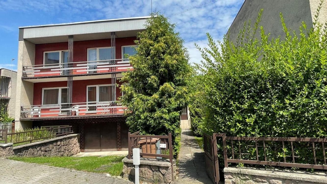 TARGETreal | Rodinný dom s 2 garážami, Turčianskych Tepliciach