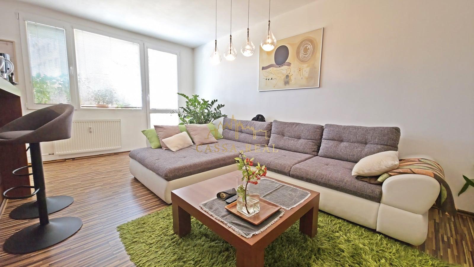 Pražský 3-izbový byt | 68 m² + 6 m² loggia + kumbál | 2. poschodie | Trieda SNP, Košice – Terasa – fotka 2