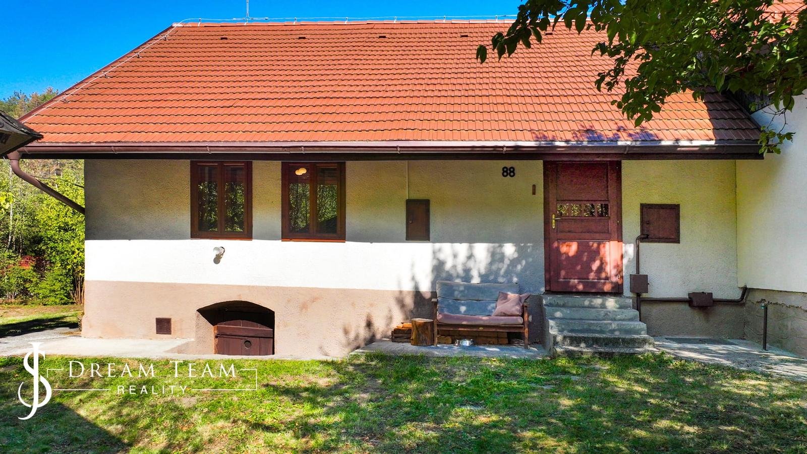 Rekonštruovaná chalupa s pozemkom 1000m2 Hodruša-Hámre – fotka 2