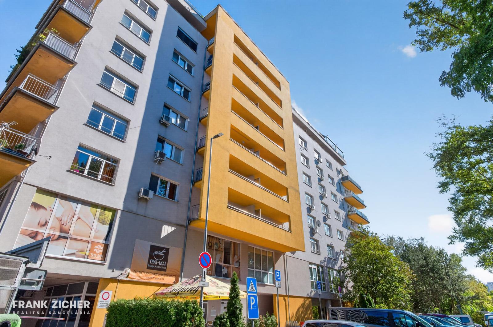 FRANK ZICHER - Prenajímame nebytový priestor 93 m² s 3 parkovacími miestami pri nemocnici na Antolskej – fotka 2