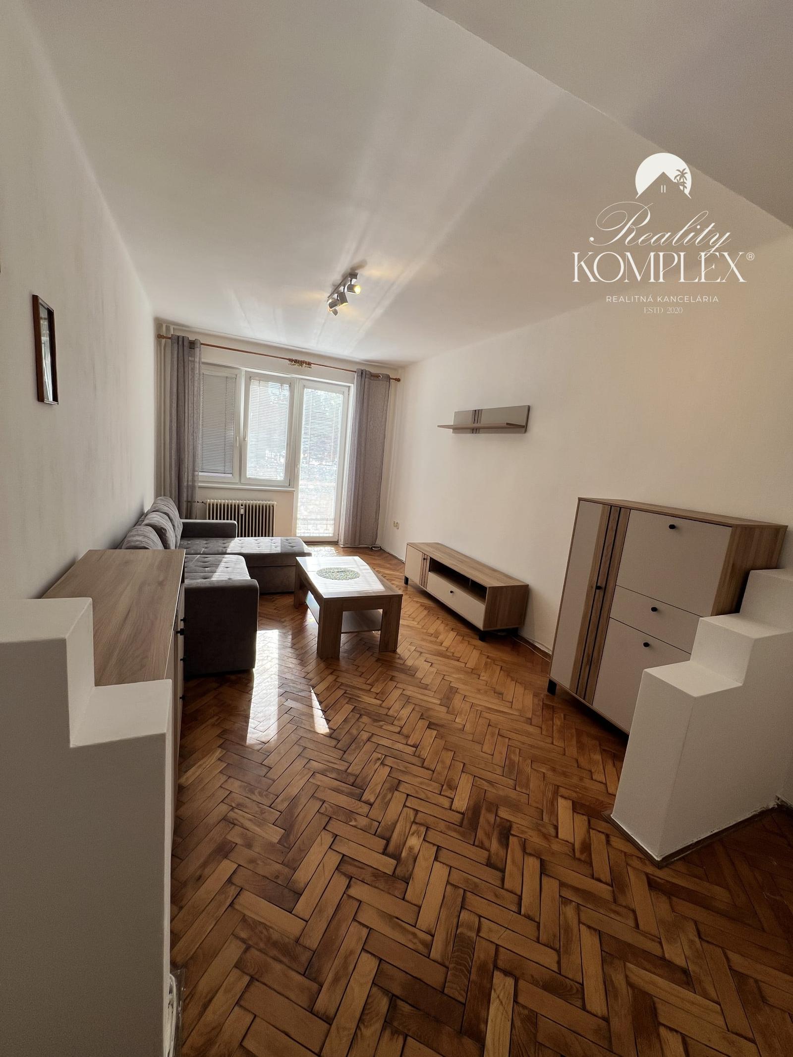 Reality KOMPLEX s.r.o. Vám ponúka do nájmu pekný, slnečný dvojizbový byt blízko centra Komárna