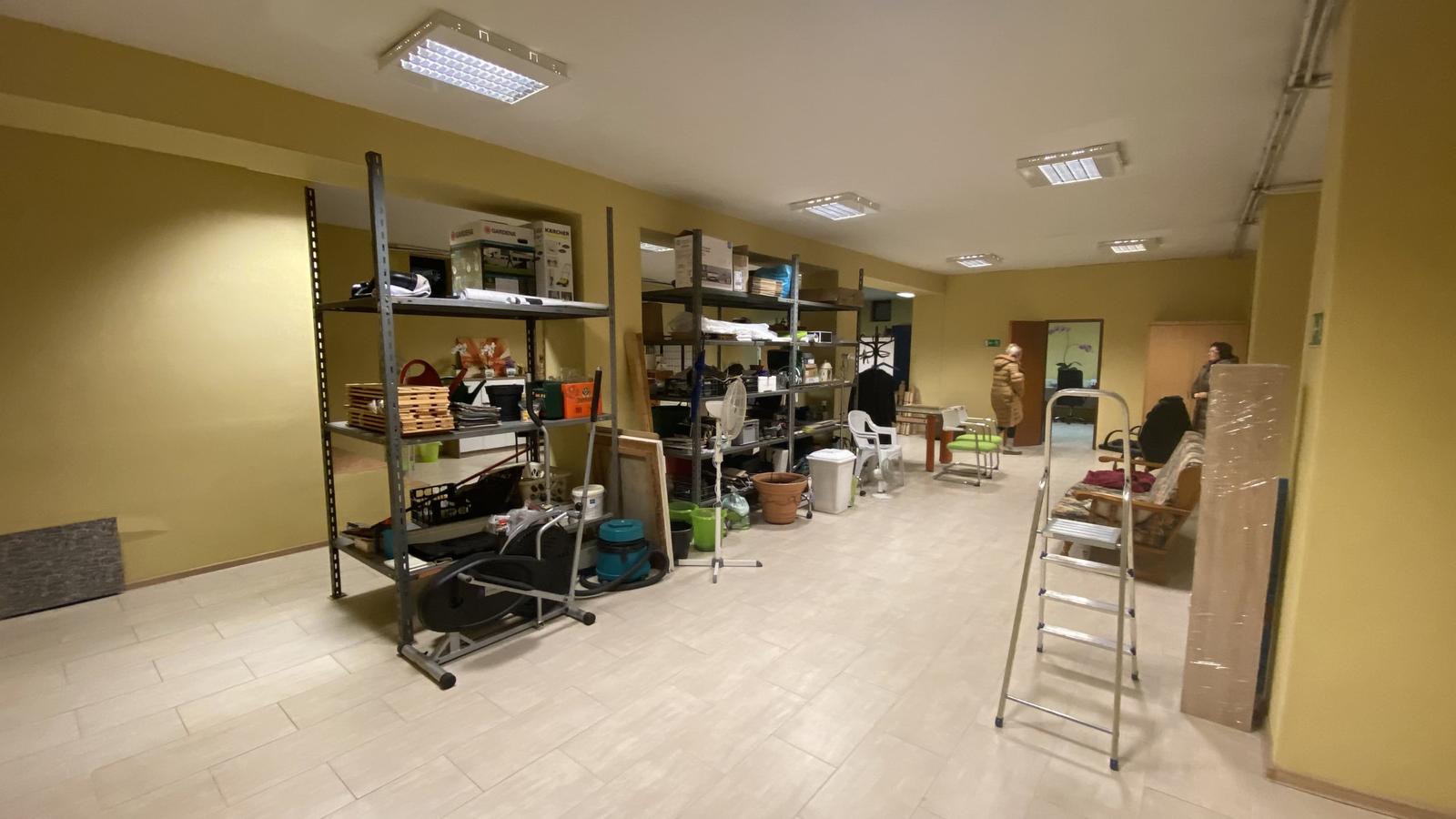 Obchodný priestor 160m2, prístrešok/sklad 96 m2, MČ JUH
