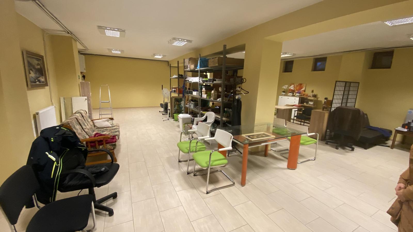 Obchodný priestor 160m2, prístrešok/sklad 96 m2, MČ JUH – fotka 2