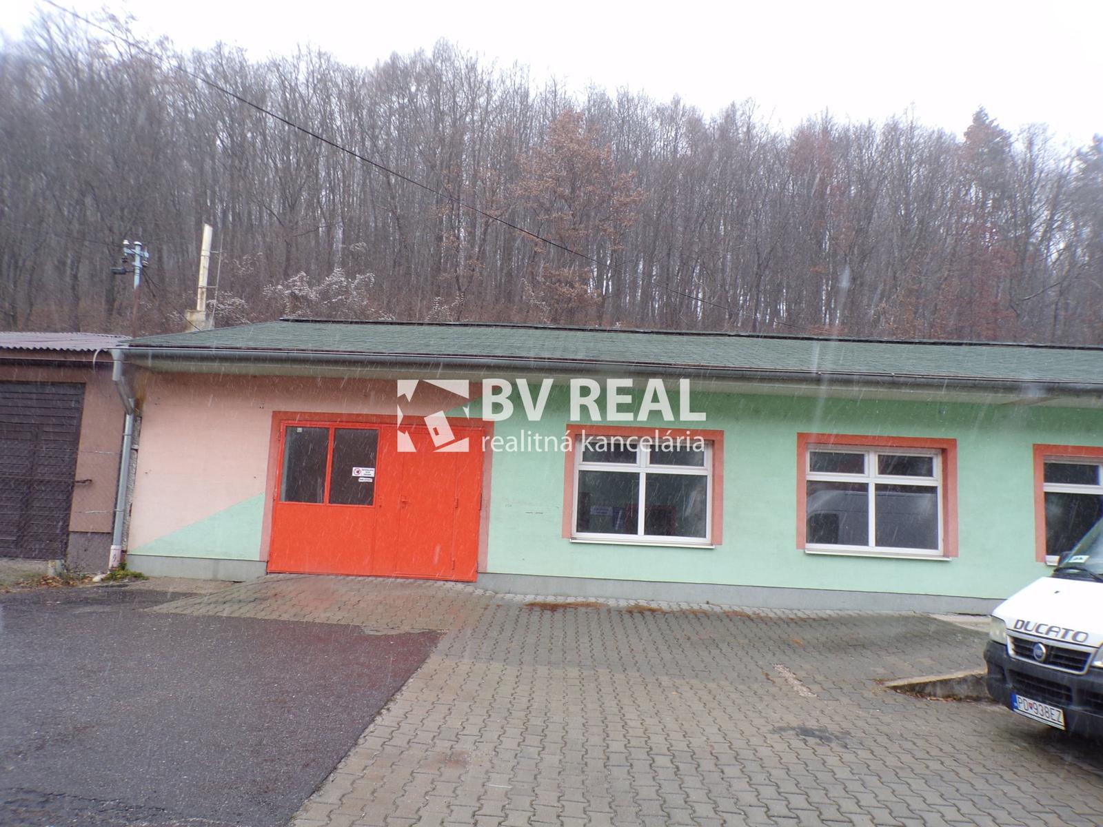 BV REAL Na prenájom komerčný priestor Handlová FM2533