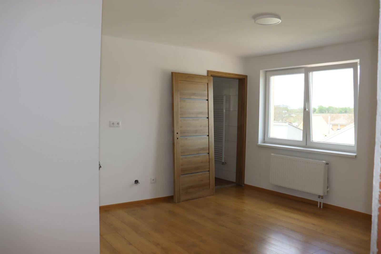 Bytový dom na predaj so 6-imi jednotkami-bývanie či prenájom – fotka 2