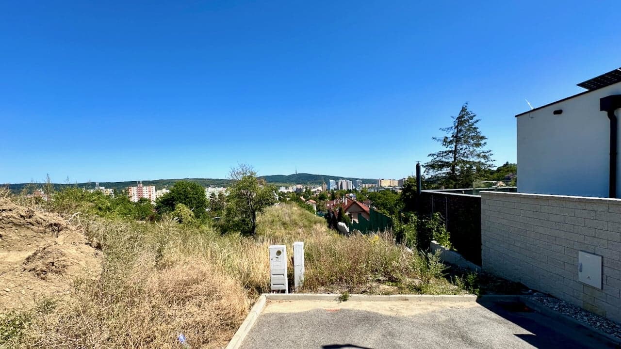 Výnimočný pozemok pre váš rodinný dom | 597 m² – Kajerka, s výhľadom na Kamzík, DÚBRAVKA – fotka 2