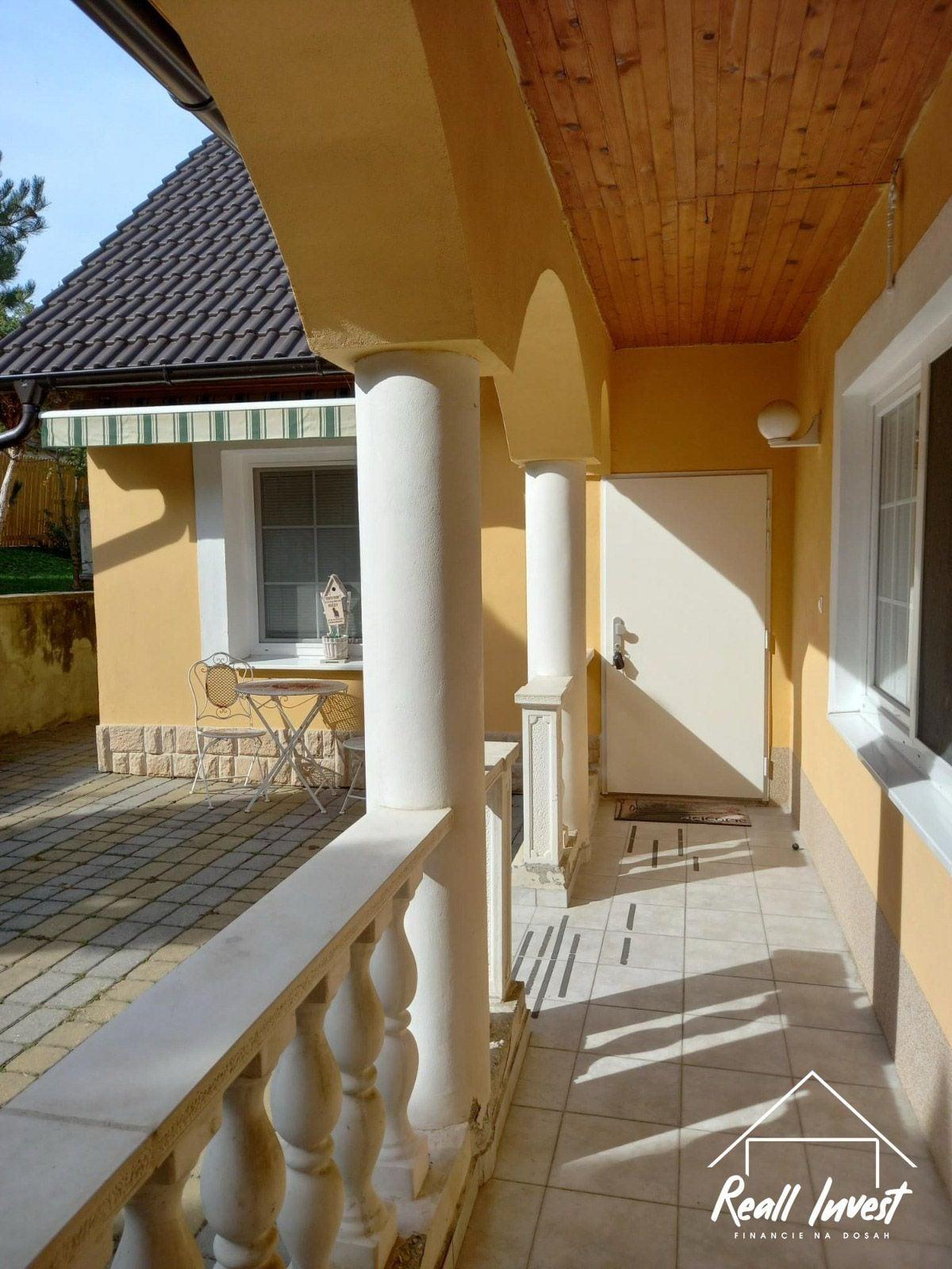 Na predaj romantický 3-izbový rodinný dom vo vidieckom štýle – fotka 2