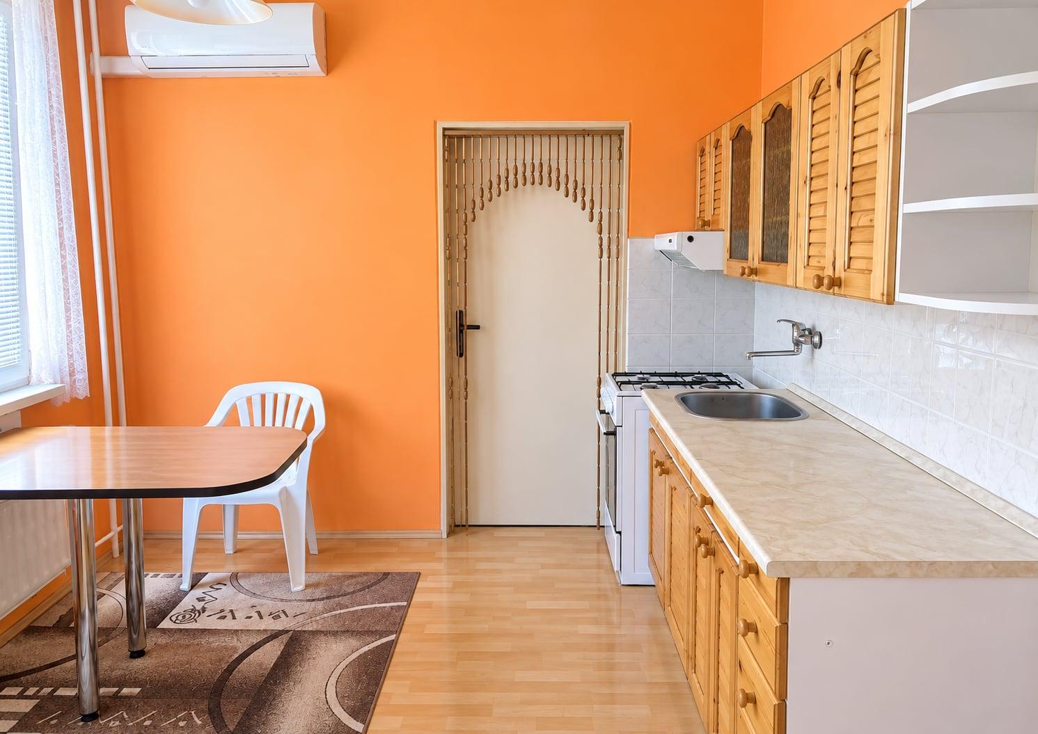 Priestranný 3-izbový byt s balkónom a skvelým potenciálom – Šurany (75,4 m²)