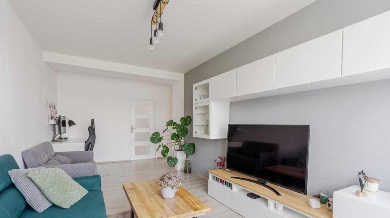 VÝNIMOČNÁ PRÍLEŽITOSŤ V NOVÝCH ZÁMKOCH! | 2-IZBOVÝ BYT 54 m² – fotka 2