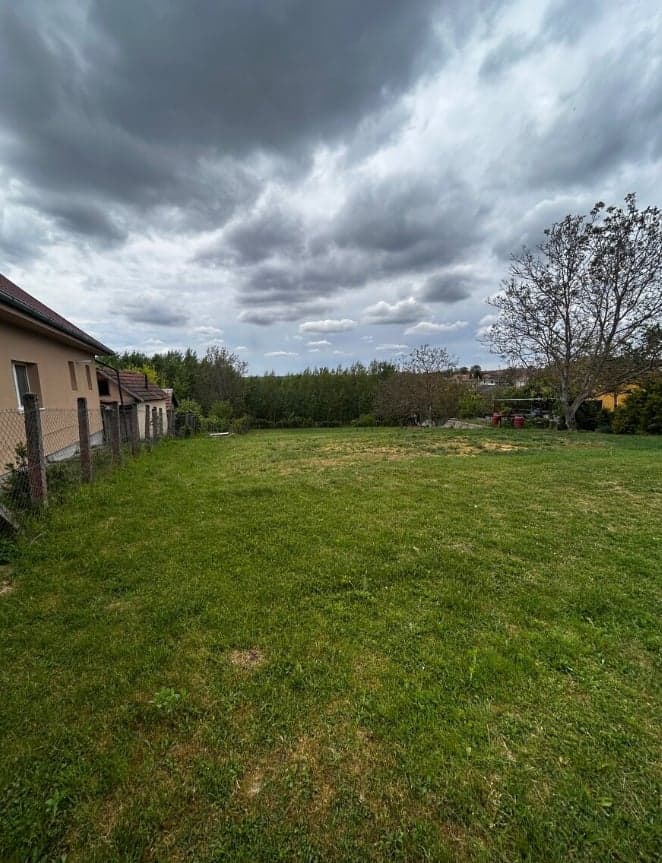 Stavebný pozemok 1 403 m² v tichej lokalite obce Kolta