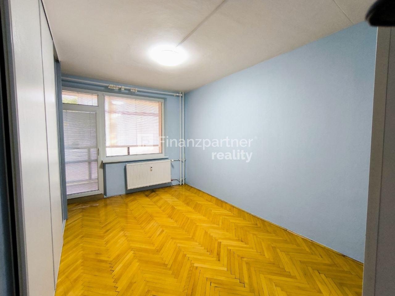 Na predaj 3 izbový byt s balkónom vo Veľkých Kapušanoch – fotka 2