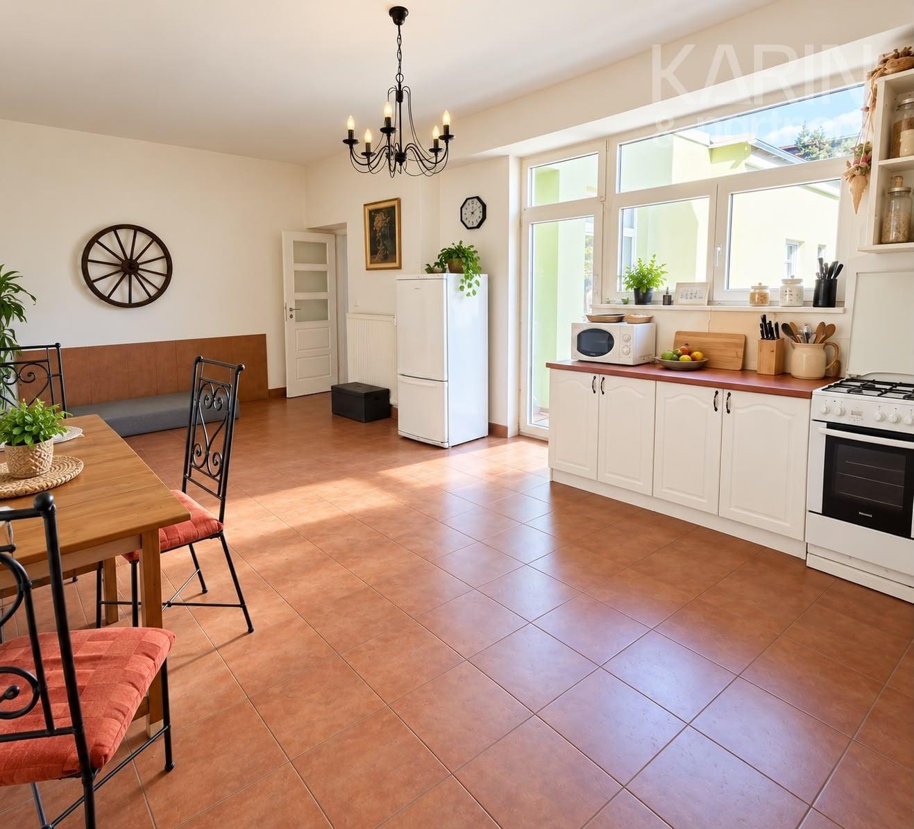 PREDAJ: 5 IZBOVÝ RODINNÝ DOM - 405 M2 POZEMOK - BRATISLAVA - NOVÉ MESTO – fotka 2