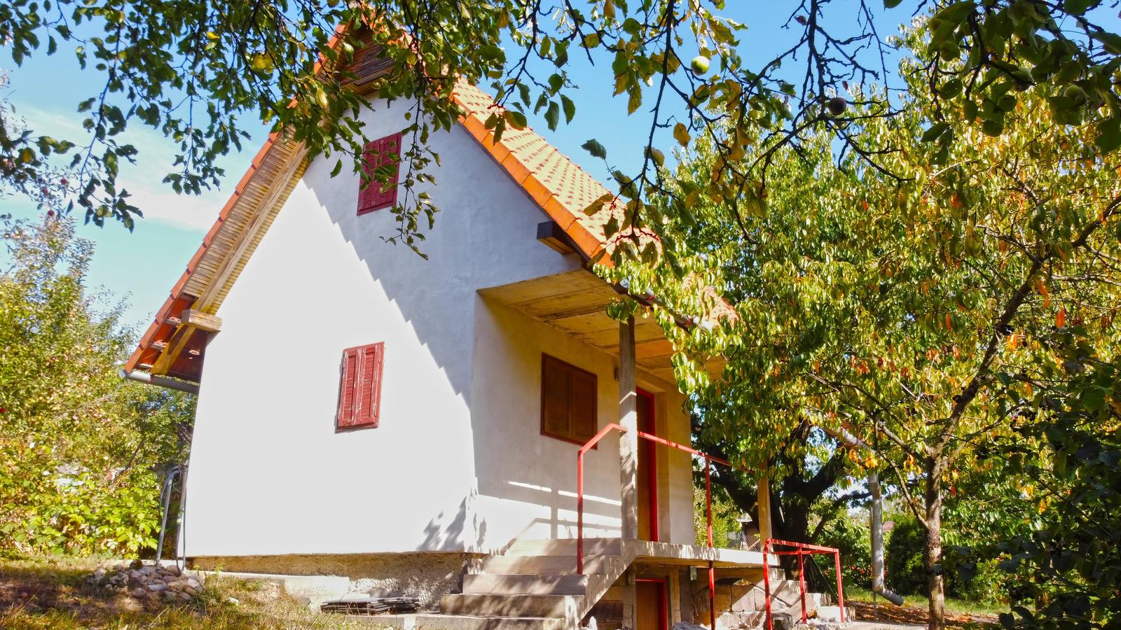 MUROVANÁ CHATA v záhradkárskej lokalite ZDOBA 3