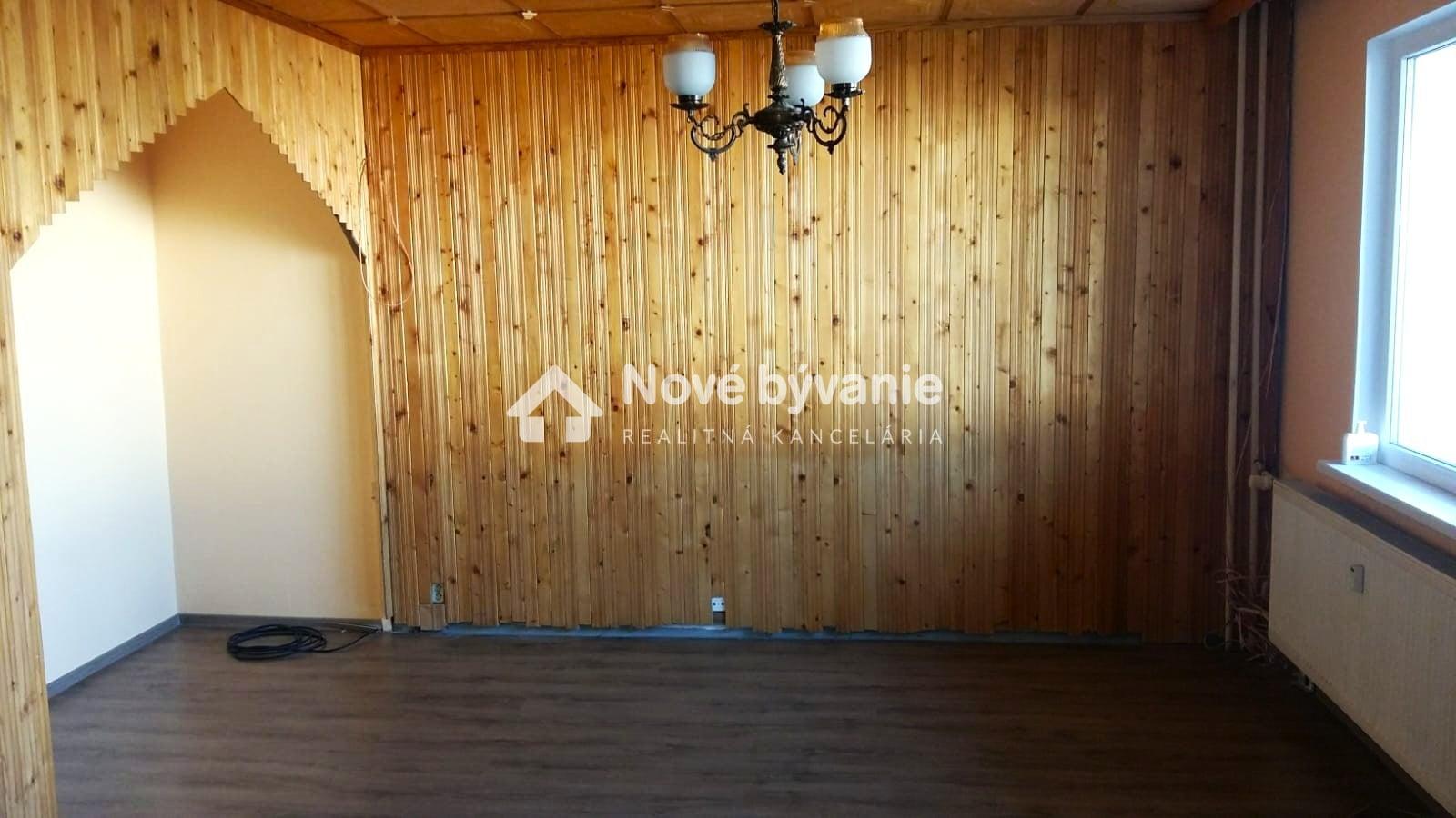 Na predaj PRIESTRANNÝ 4-izbový byt v centre Trebišova – fotka 2