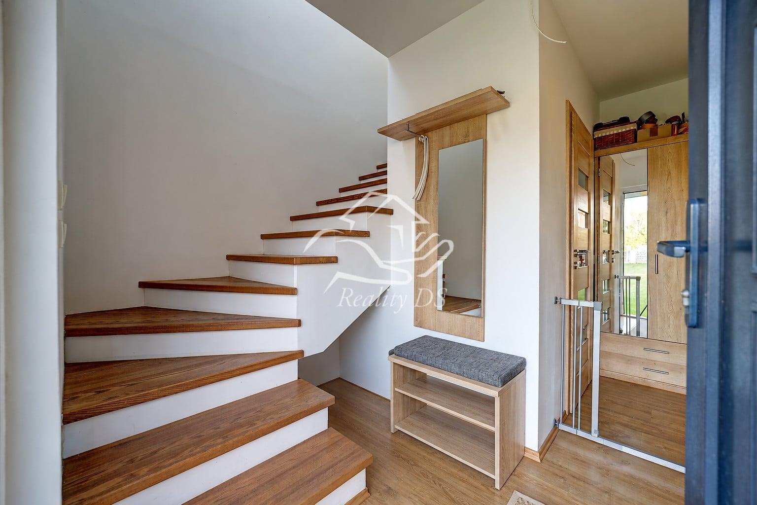 RealityDS – PREDAJ | 5-izbový rodinný dom | pozemok 747 m² | Lehnice – Kolónia – fotka 2
