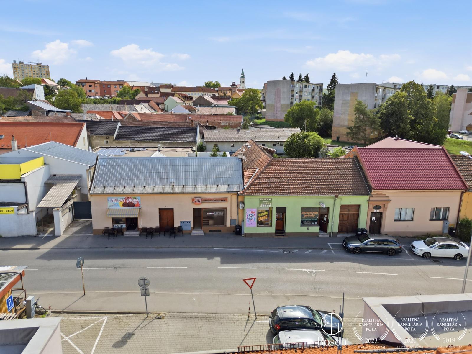 BOSEN | Dva susediace domy s pozemkami 875 m² a výrazným investičným potenciálom – fotka 2