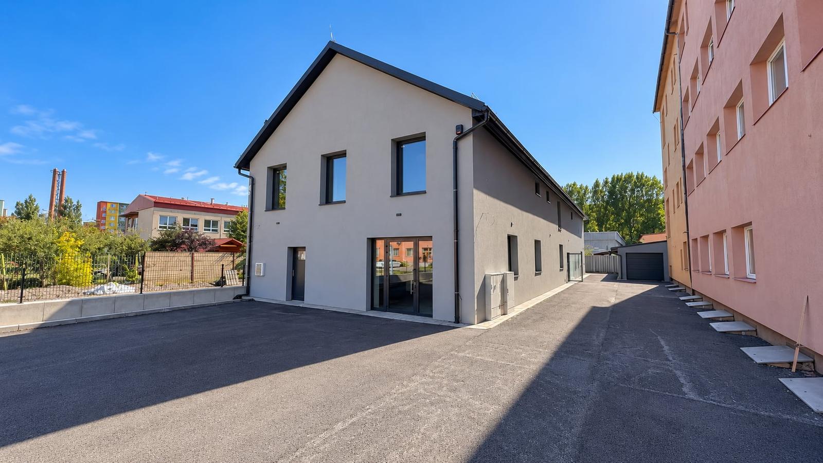 271 m² PRIESTOR PRE VAŠE PODNIKANIE | KOMPLETNE ZREKONŠTRUOVANÝ OBJEKT | PARKOVANIE | BILLBOARD – fotka 2