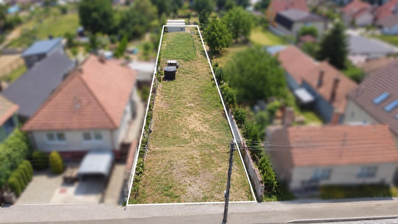 STAVEBNÝ POZEMOK V HORNÝCH OREŠANOCH / Kompletné IS