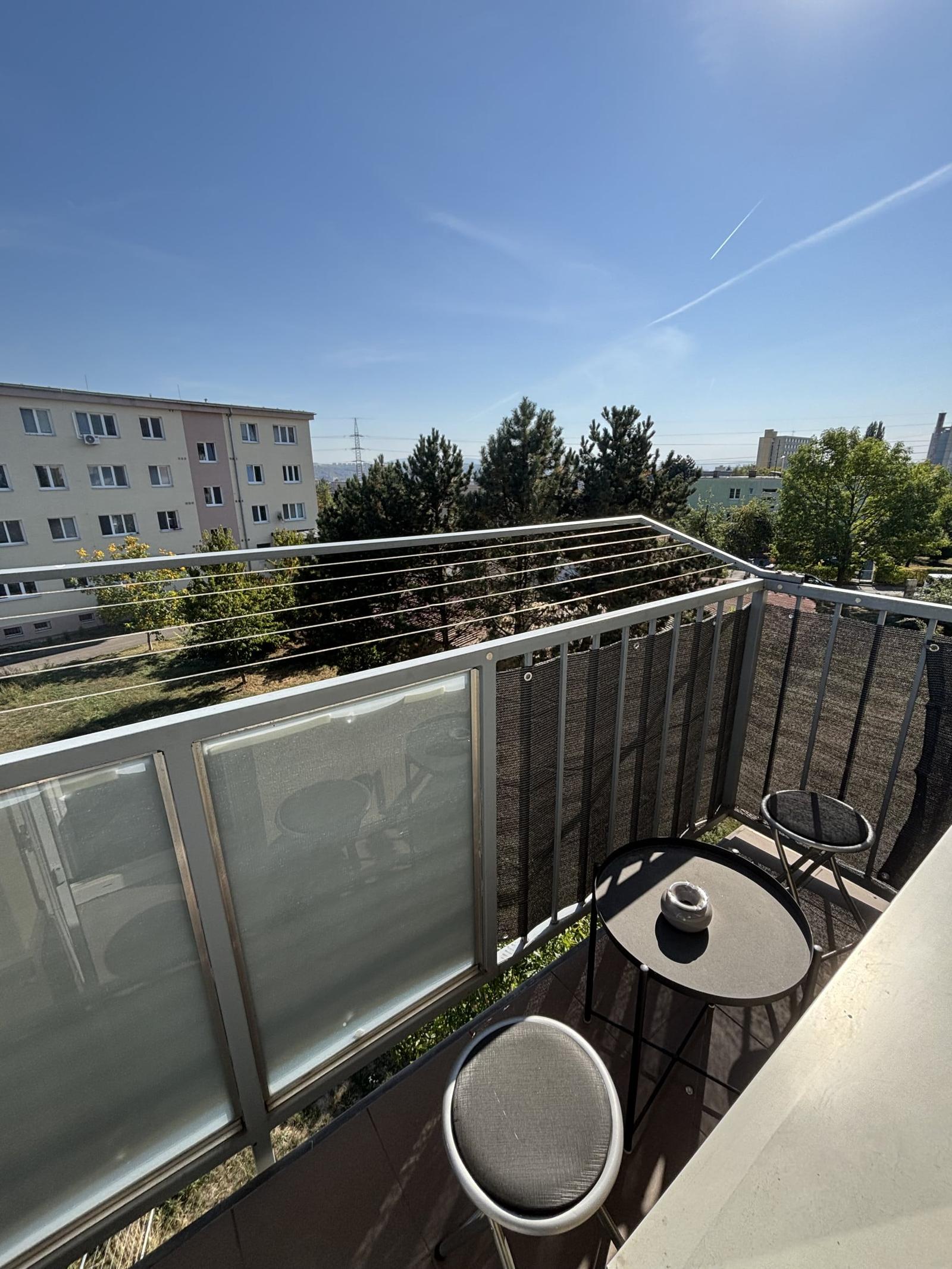 Prenájom priestranného 2-izbového bytu s balkónom na Severe – fotka 2