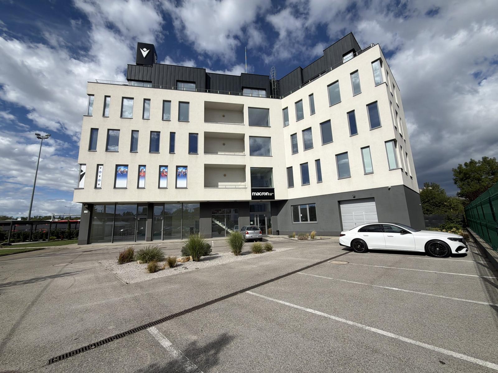 Prenájom samostatného kancelárskeho traktu 274 m² v skvelej lokalite pri Rožňavskej ulici – Bratislava, Nové Mesto – fotka 2