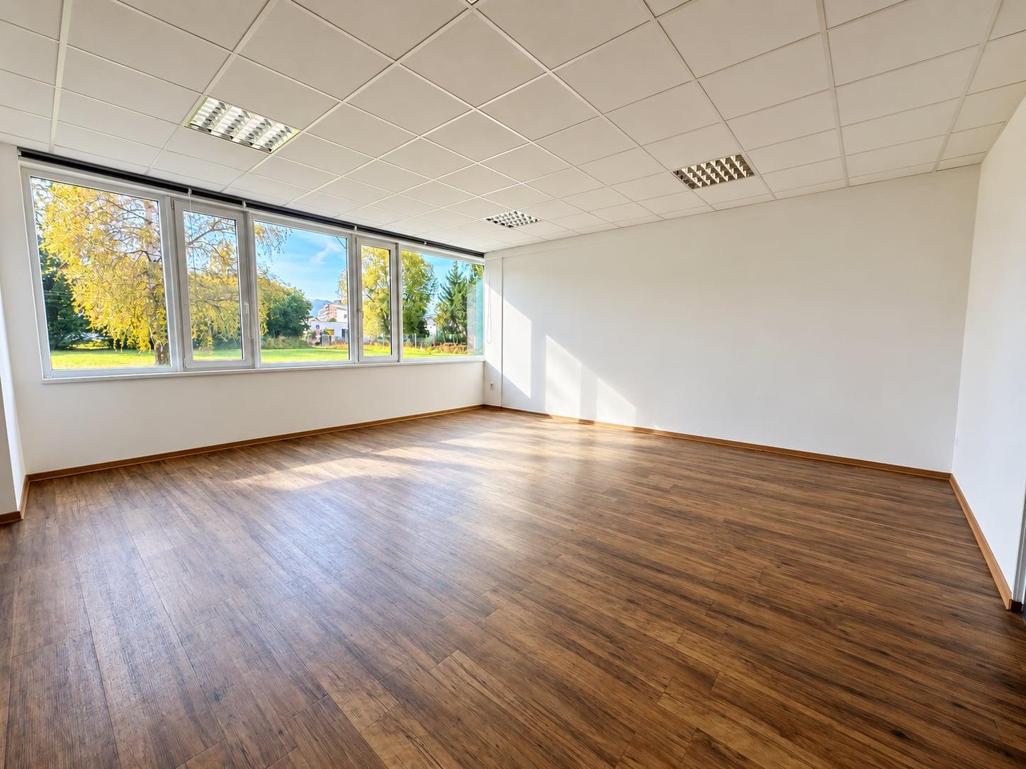 KANCELÁRIA 35 m² NA PRENÁJOM | 450 € VRÁTANE ENERGIÍ – fotka 2