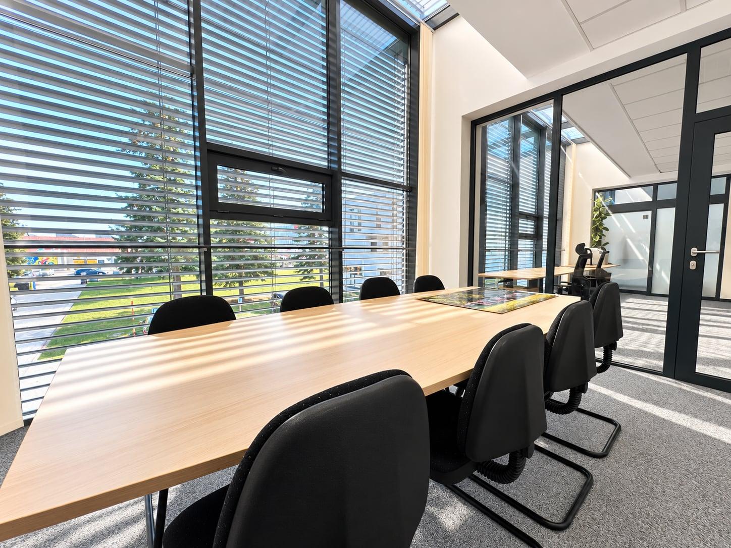PRENÁJOM REPREZENTATÍVNYCH KANCELÁRSKYCH PRIESTOROV – 208 m²