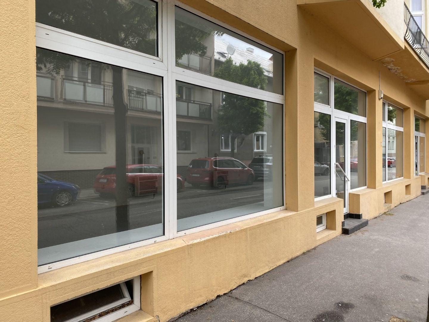 Na prenájom obchodný priestor - Piešťany centrum – fotka 2