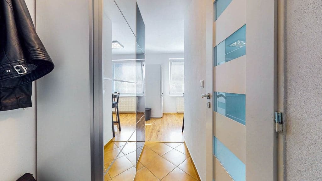 PREDAJ : 1-IZBOVÝ BYT PO REKONŠTRUKCII S BALKÓNOM, OKRUŽNÁ ulica