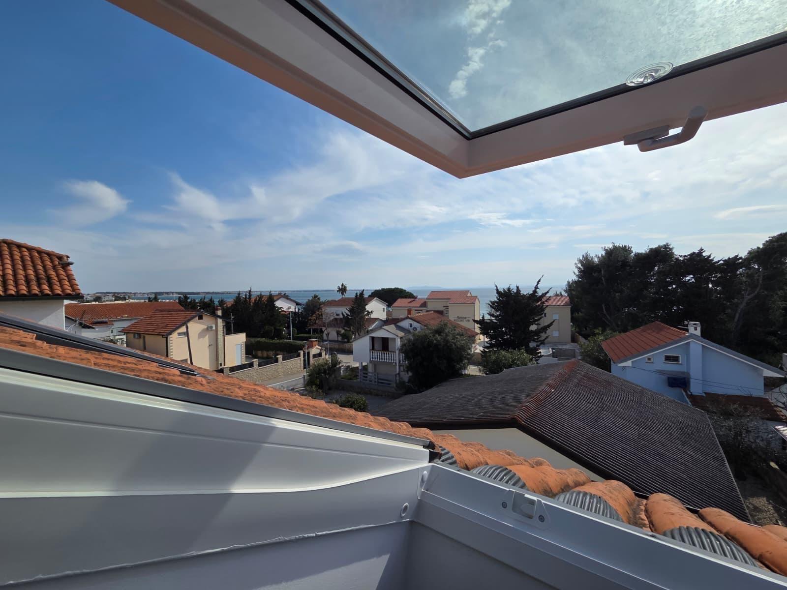 Chorvátsko, veľký podkrovný apartmán 250 m od mora. – fotka 2