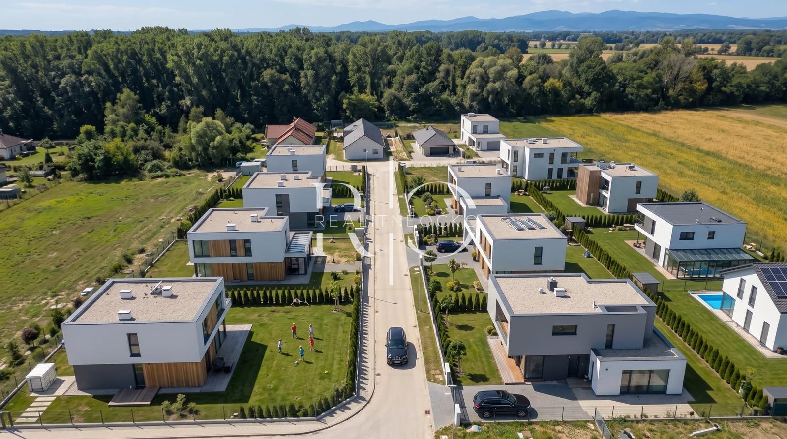Na predaj | Stavebné pozemky v obci Hrubý Šúr – fotka 2