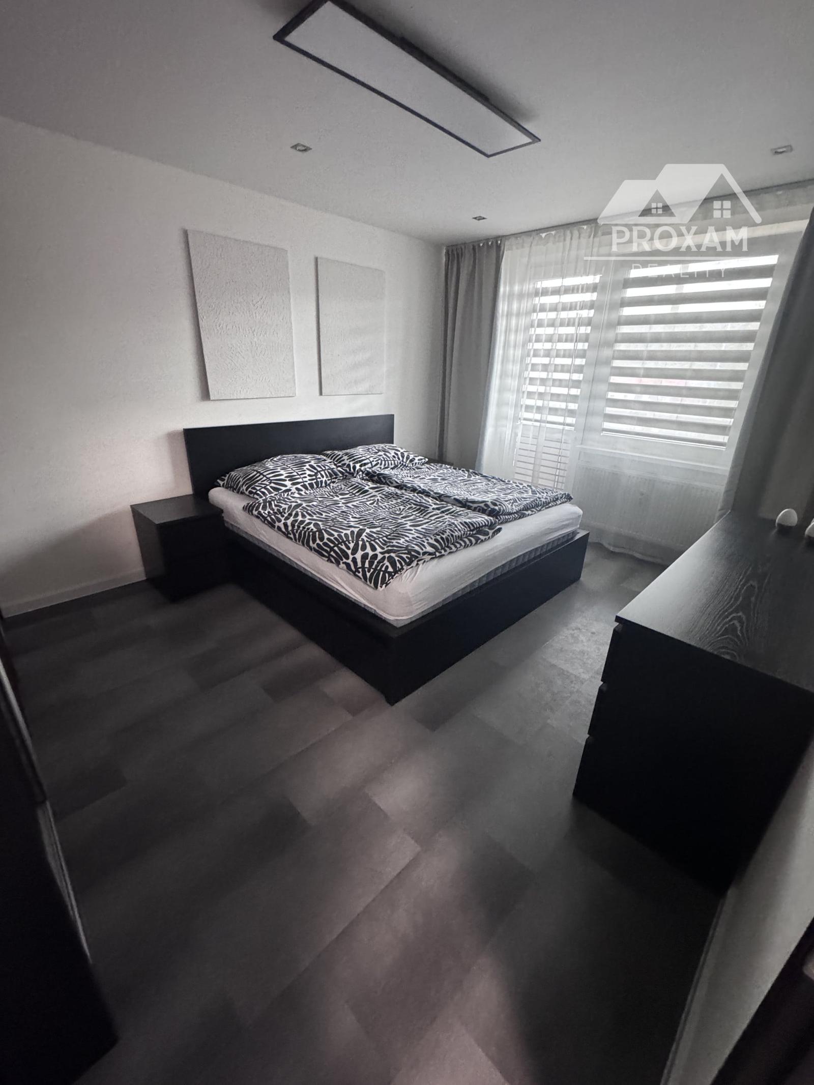 Priestranný 3-izbový byt s výmerou 84,97 m², balkón, BB  časť Radvaň – fotka 2
