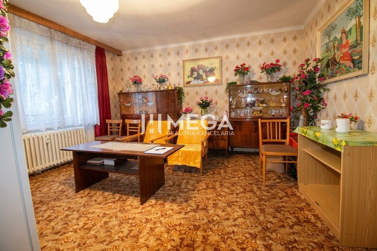 NA PREDAJ EXKLUZÍVNE: 1-izbový byt s výmerou 50 m² na Staničnej ulici v Humennom – fotka 2
